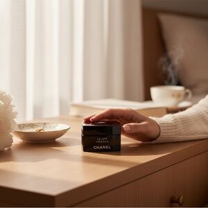 Chanel Le Lift Crème in Elegant Black